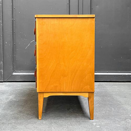 Mid-Century Modern Chest of Drawers in Birch For Sale - Image 4 of 15