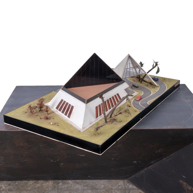 Modern John Bucci Restaurant and Nightclub Model For Sale - Image 3 of 10