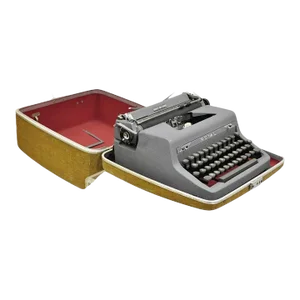 Vintage 1950's Mid-Century Royal Quiet De Luxe Typewriter in Case