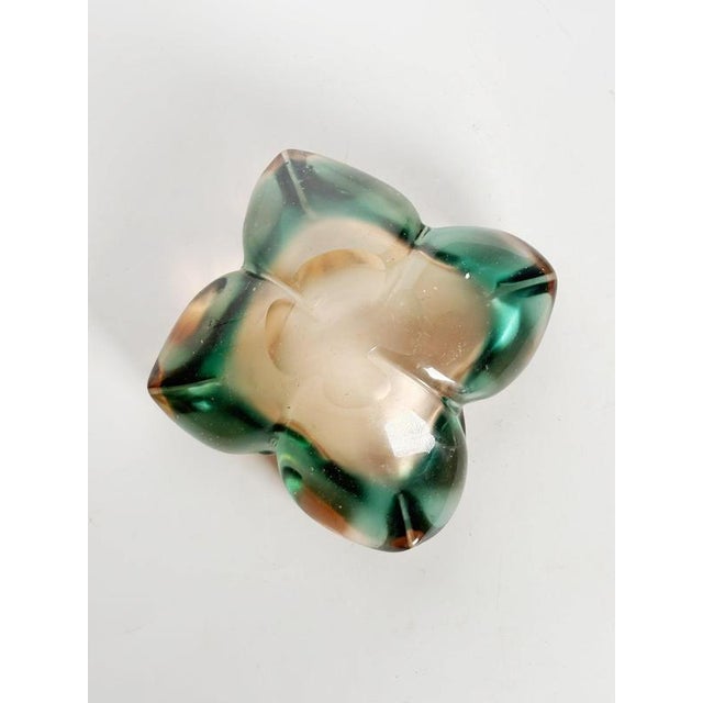 Gold Flower-Shaped Colored Glass Ashtray, Italy, 1960s For Sale - Image 8 of 12