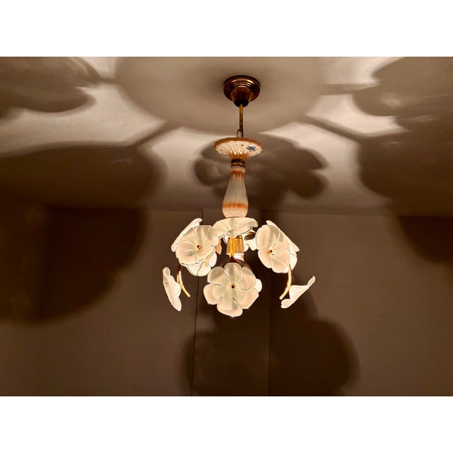 Mid 20th Century Italian Handmade Porcelain & White Murano Glass Daisy Chandelier For Sale - Image 13 of 18