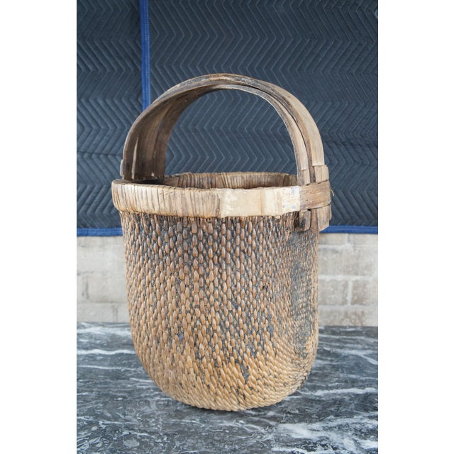 Early 20th Century Early 20th Century Antique Chinese Hand Woven Willow Rice Gathering Basket Bentwood Handle Bucket For Sale - Image 5 of 8