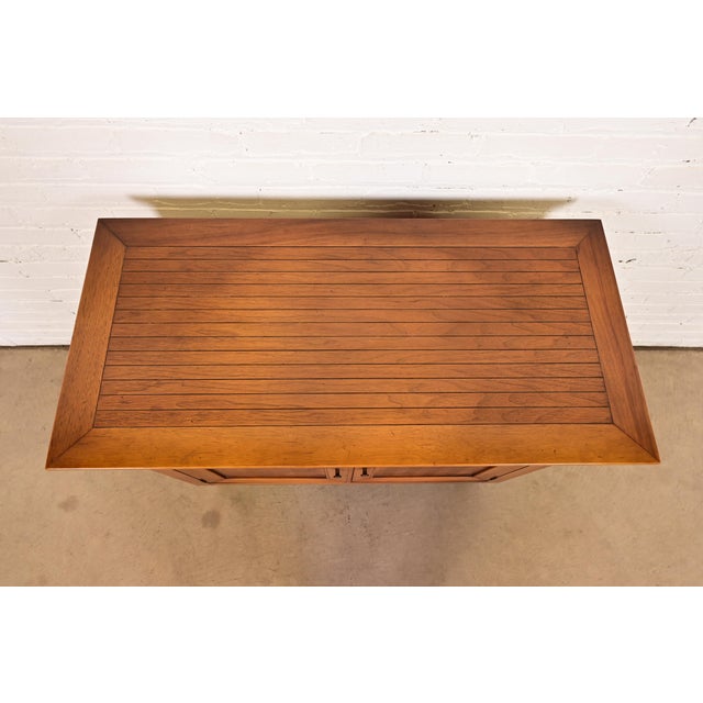 Tomlinson Sophisticate Mid-Century Modern Walnut Buffet Server or Bar Cabinet, 1950s For Sale - Image 10 of 14