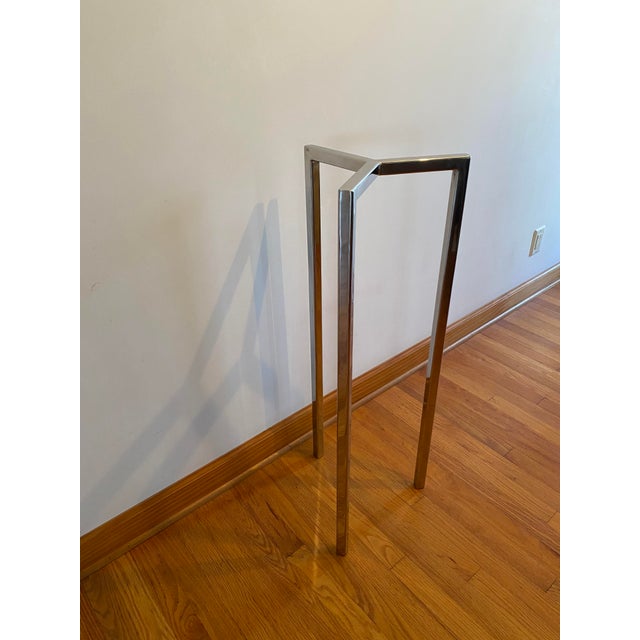 This table is made from polished heavy gauge stainless steel tubing and has a 3/8" thick tempered glass top that is 15" in...
