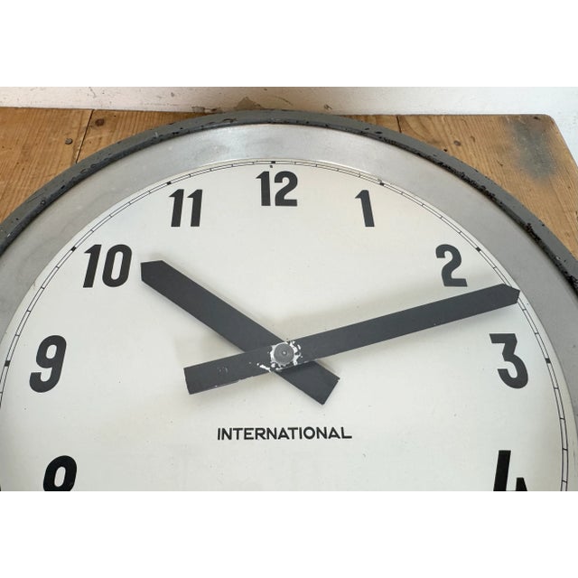 Industrial Factory Grey Wall Clock from International, 1950s For Sale - Image 11 of 17