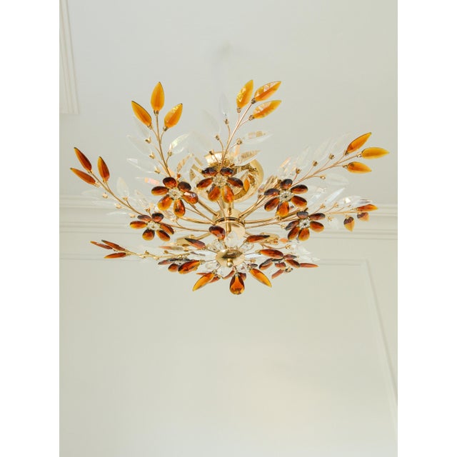 Large Vintage Amber Crystal Flower Chandelier, 1970s, in Very Good conditions. Designed 1970 to 1979 Up to 250V (Europe/UK...