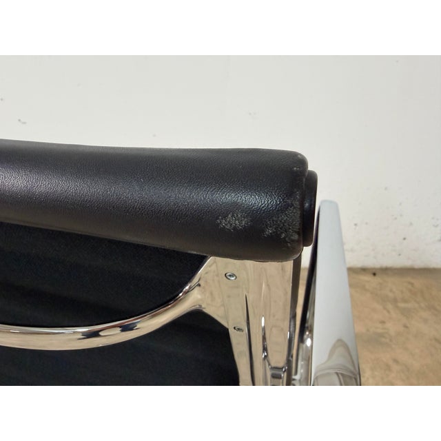Metal EA 117 Aluminium Chair by Charles & Ray Eames for Vitra For Sale - Image 7 of 8