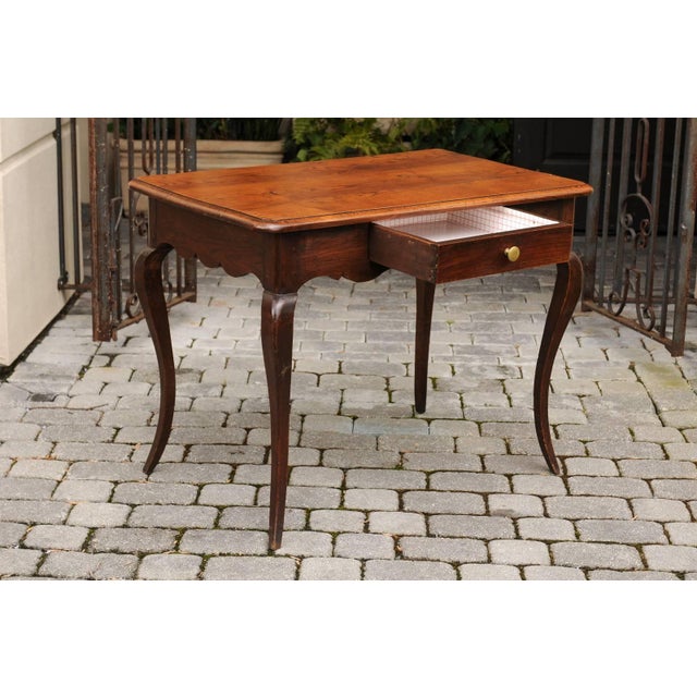 Wood French, 1820s Louis XV Style Oak Side Table with Single Drawer and Cabriole Legs For Sale - Image 7 of 10