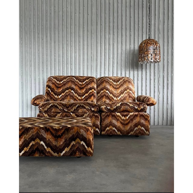 Italian Modular Sofa and Ottoman with Upholstery in the style of Missoni, 1970s, Set of 3 For Sale - Image 6 of 7