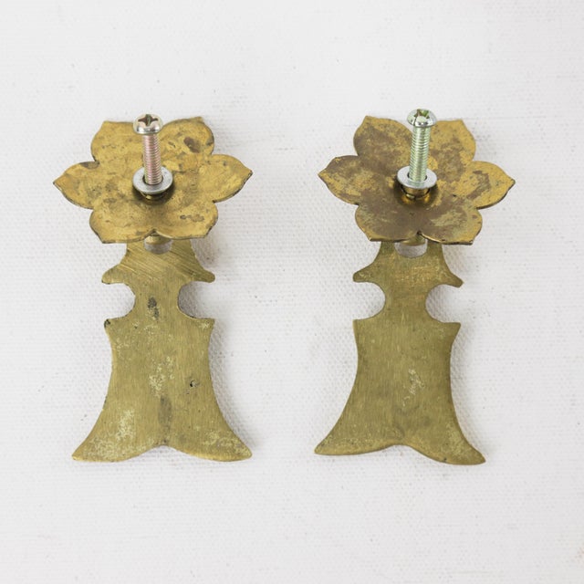 Chinese Pair of Vintage Brass Cabinet Drop Pulls With Blossom Motif and Stylized Form For Sale - Image 3 of 4