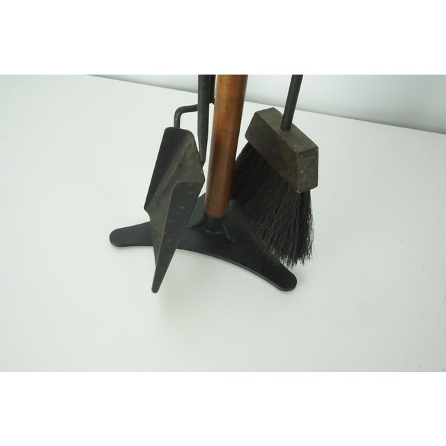 1980s Seymour Mid Century Modern Fireplace Tool Set Wood Brass Black Iron 4 Piece Stand For Sale - Image 5 of 6