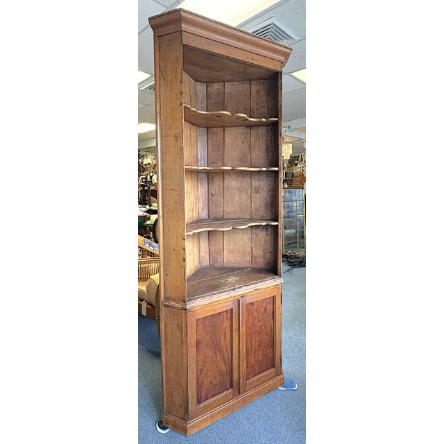 American 19th Century Rustic American Pine Corner Cupboard With Open Shaped Shelves Over Doors For Sale - Image 3 of 18