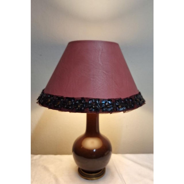 Beige Vintage Table Lamp with a Brown Porcelain Base on a Brass Finish with a Handmade Faux Leather Lampshade from Lamplove, 1970s For Sale - Image 8 of 9