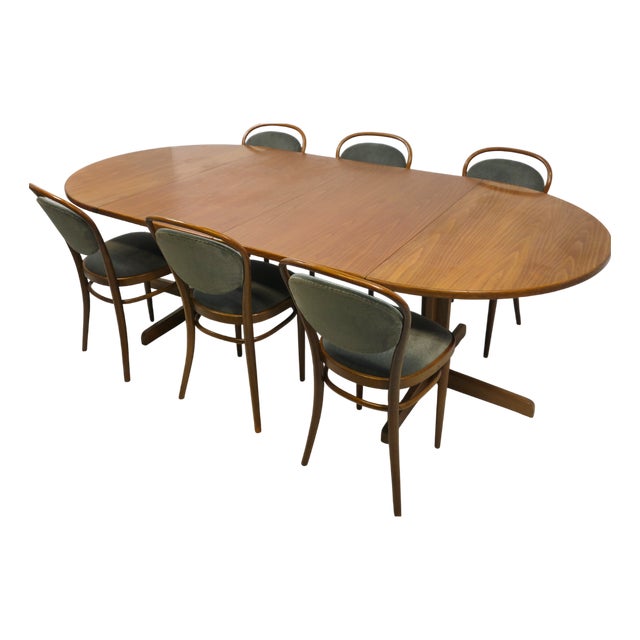 Vintage Chairs in Velours and Table from Thonet, 1970s, Set of 7 For Sale