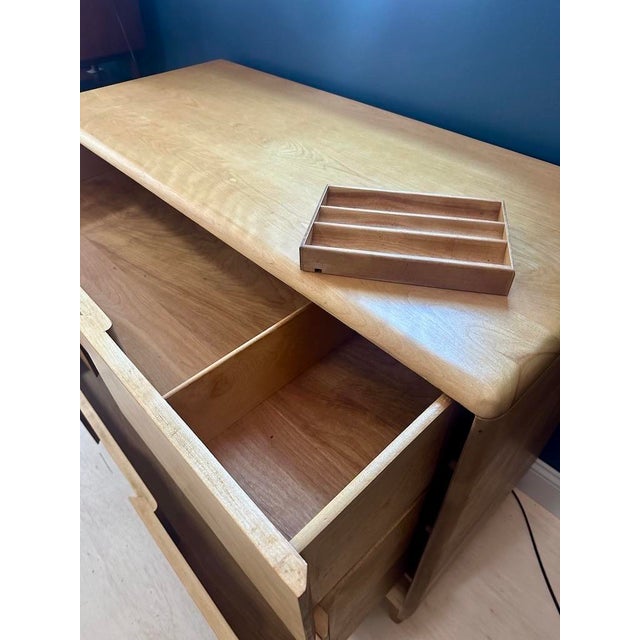 1950s Mid Century Heywood Wakefield Lowboy From the ‘Trophy” Series For Sale - Image 10 of 17