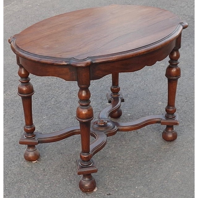 Wood Early 20th Century William and Mary Style Walnut Oval Side Table For Sale - Image 7 of 8