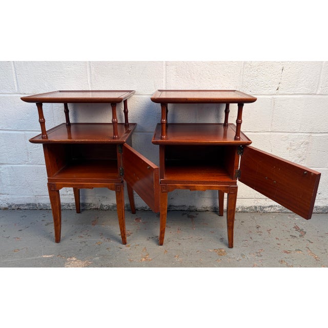 R-Way Furniture Company Mid 20th Century Chinoiserie "Pagoda" Nightstands by R-Way Furniture, A Pair, Attributed For Sale - Image 4 of 13