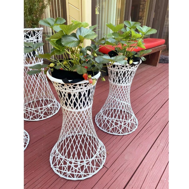 Mid-Century Modern Set of 5 Russell Woodard Spun Fiberglass White Plant Stand Garden Planters For Sale - Image 3 of 12