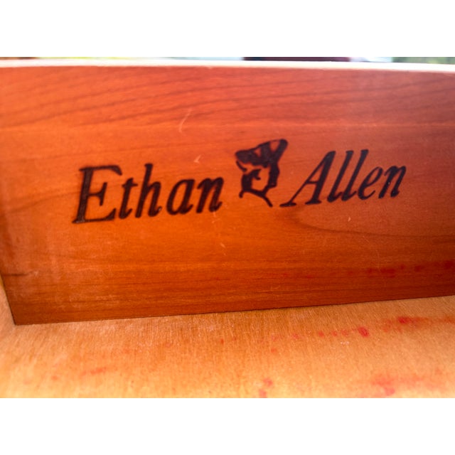 80's Vintage Ethan Allen Maple Nightstand / Bedside Table / Cabinet For Sale In New York - Image 6 of 7