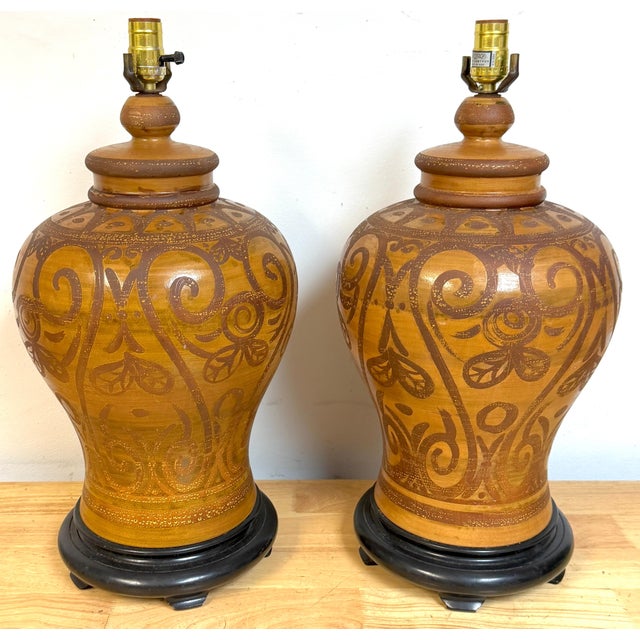 Pair Italian Mid-Century Slip-Decorated Sgraffito Pottery Lamps , C. 1960s For Sale - Image 4 of 9