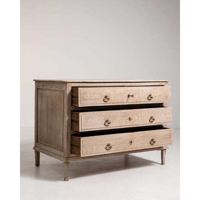 Early 19th Century France Weathered Whitewash Cerused Oak Chest Of Drawers For Sale - Image 10 of 11
