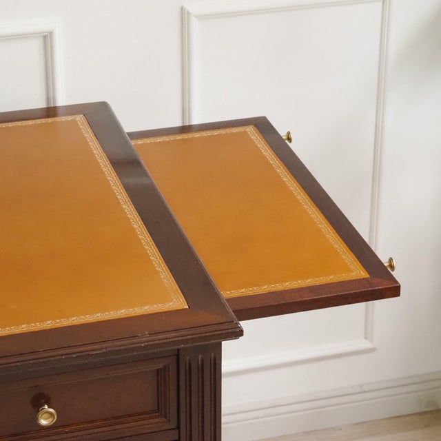 Louis XVI Style Desk in Mahogany with Leather To For Sale - Image 6 of 17