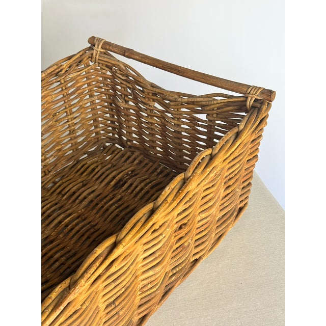 1900s Antique American Wicker Basket With Wooden Handles For Sale - Image 4 of 7