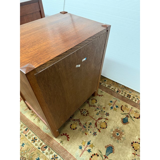Stickley Mission Collection Three Drawer Nightstands, Pair For Sale In San Francisco - Image 6 of 12