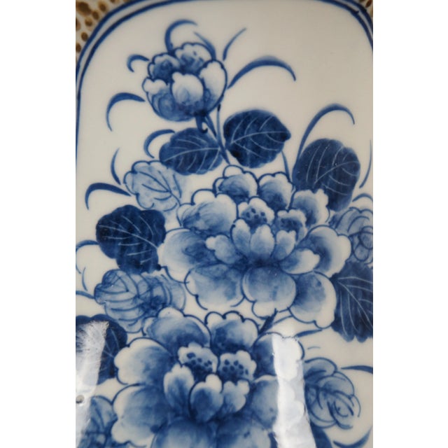 Late 20th Century Maitland-Smith Chinoiserie Blue & Brown Floral Porcelain Mantel Vase Urn For Sale - Image 6 of 12