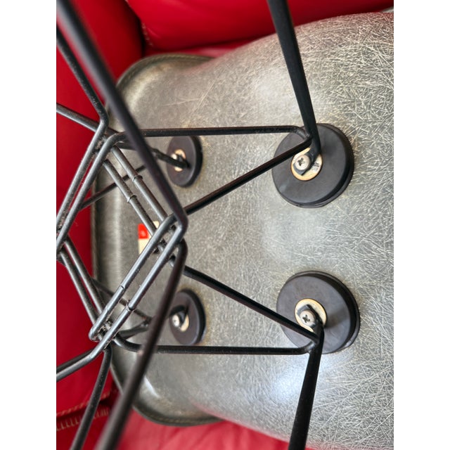 Eames 1950s 1st Generation Herman Miller Eames Zenith Label Rope Edge Dar Arm Shell Chair in Elephant Hide Grey For Sale - Image 4 of 12