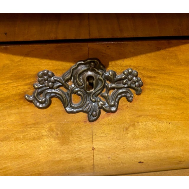 Early 20th Century Dutch Walnut Bombe Breakfront For Sale - Image 5 of 6