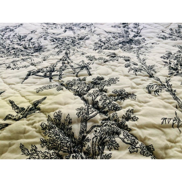 Vintage French Country Toile Quilt, Black and White Cotton Bedspread, Scalloped Edge, Full/Queen For Sale - Image 15 of 18