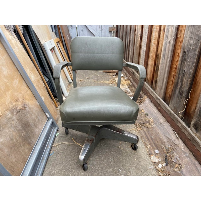 The Vintage Emeco Corp Industrial MCM Tanker Rolling/Swivel Office Desk Chair is a retro design office chair featuring a...