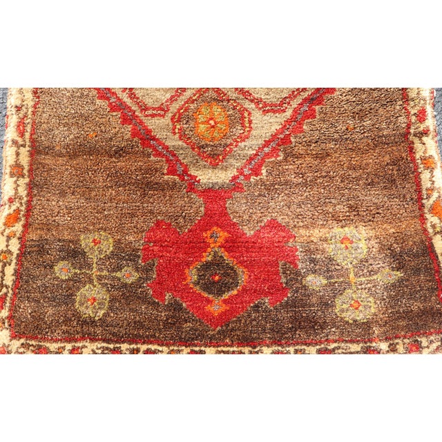 Vintage Turkish Oushak Rug With Taupe Medallion and Rich Brown Field For Sale In Atlanta - Image 6 of 11