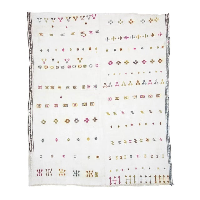 Textile 1960s Vintage White Embroidered Cotton Kilim Rug- 5′10″ × 7′4″ For Sale - Image 7 of 7