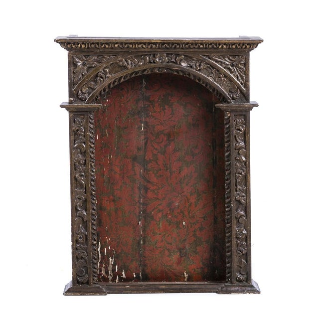 Portuguese, 18th century, carved, painted and gilded wood. Dimensions: 88 x 71 x 14 cm.