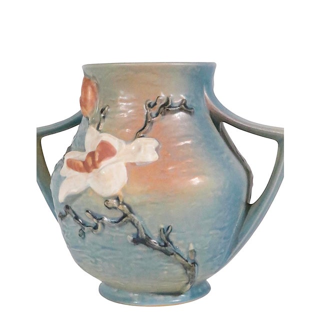 Roseville Pottery Mid 20th Century Roseville Pottery Magnolia Pattern Handled Vase 91-8" For Sale - Image 4 of 7