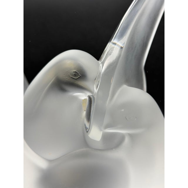 1950s Sylvie Vase in Satin Crystal Depicting Two Doves from Lalique, 1950s For Sale - Image 5 of 11
