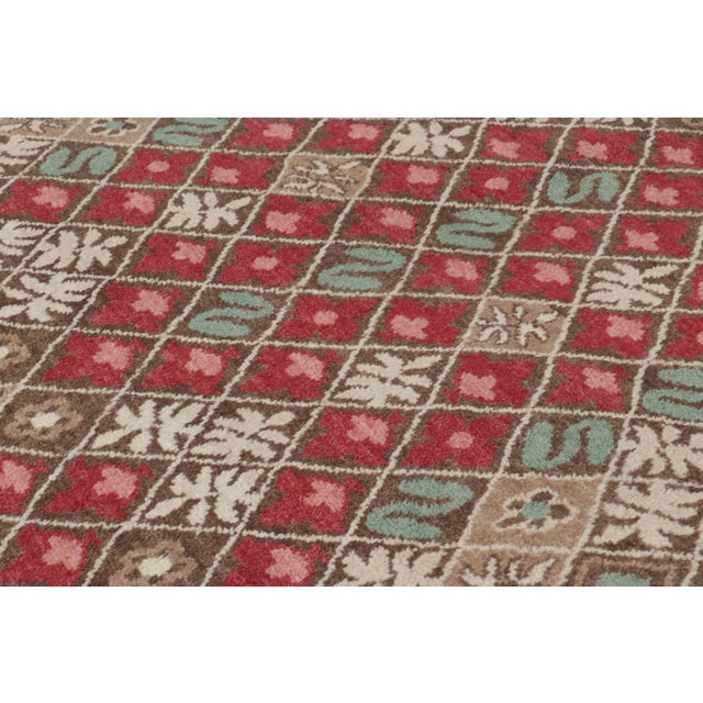 Late 20th Century Contemporary Art Deco Floral Wool Rug With Floral Grid by Rug & Kilim, India For Sale - Image 5 of 10