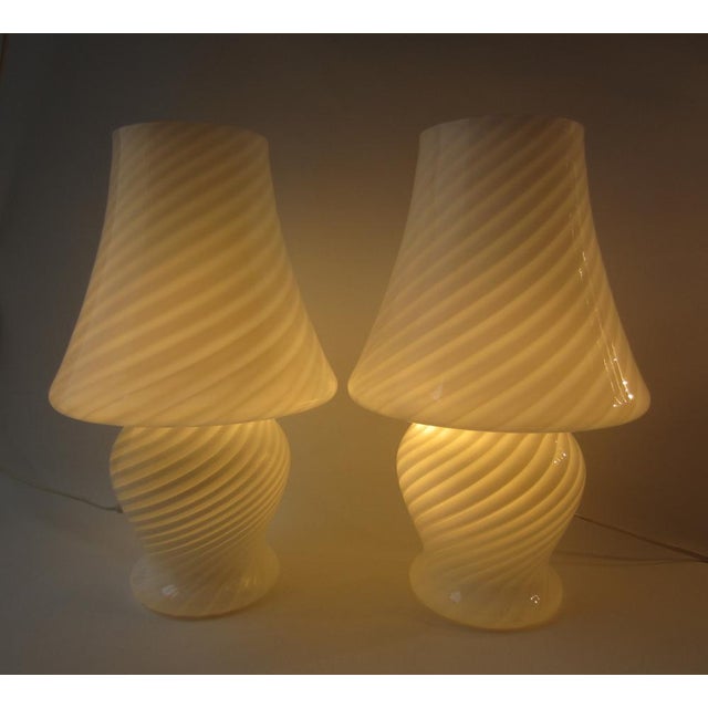 White Murano Glass Swirl Mushroom Table Lamps , 1960s, Set of 2 For Sale - Image 3 of 16