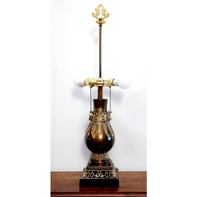 Chinoiserie 1980s Brass Asian Temple Style Table Lamp For Sale - Image 3 of 7