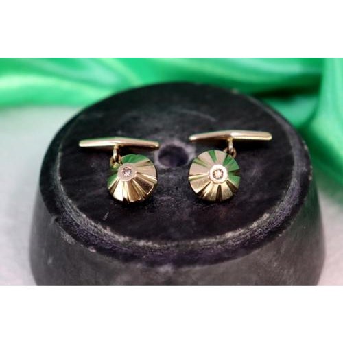 Metal White Gold Cufflinks with Pyramid-Shaped Trim and Brilliant-Cut Diamonds, Set of 2 For Sale - Image 7 of 7