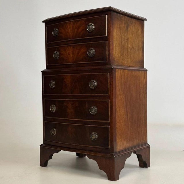 20th Century English Mahogany Chest of Drawers For Sale - Image 3 of 13