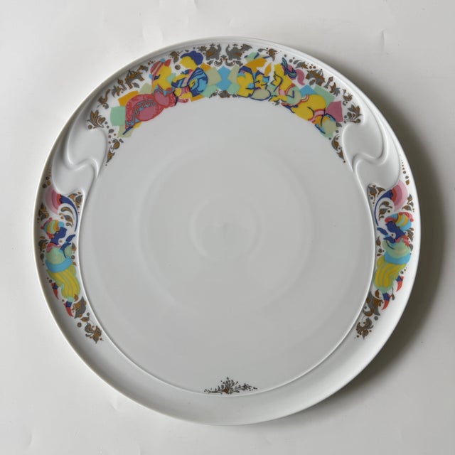Asimmetria Abduction from the Seraglio Cake Plate by Björn Wiinblad for Rosenthal, 1986 For Sale - Image 6 of 6