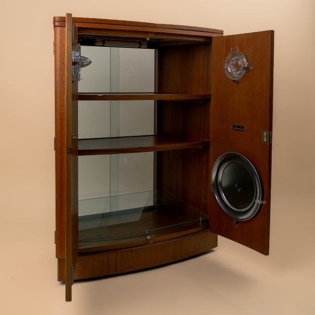 Mid-Century English Teak Bar Cabinet with Interior Lighting, Mirrored Back and Accessories, 1960s For Sale - Image 9 of 9
