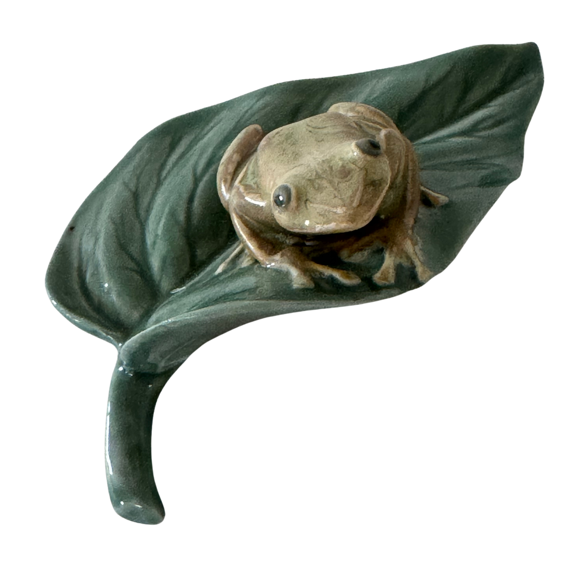 Lladro Porcelain Frog on Leaf 