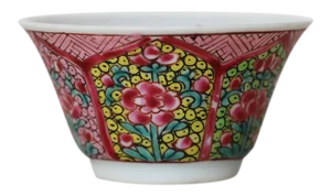 18th Century Qianlong Porcelain Cup Depicting Flowers
