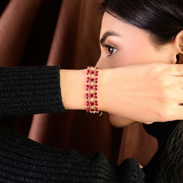 Vintage-Inspired 20.96 CTW Pigeon Red Ruby Statement Beacelet for Women in 14k Gold For Sale In New York - Image 6 of 13