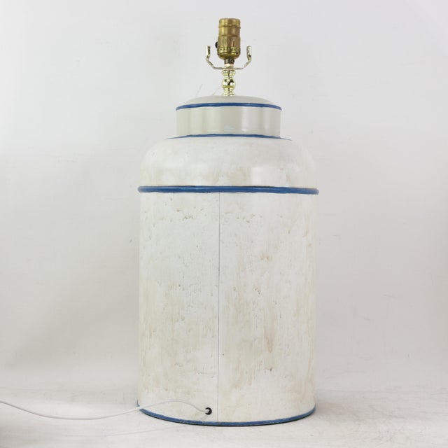 Early 21st Century Pair Vintage White Hand Painted Tole Tea Caddy Lamps Heraldic Crest Motif Table Lamps For Sale - Image 5 of 12