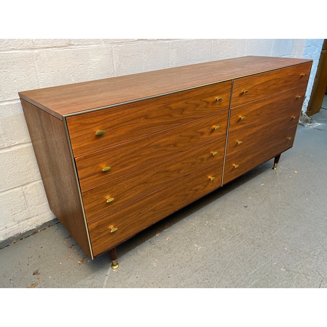 Mid 20th Century Mid-Century Modern Eight-Drawer Walnut Dresser by R-Way Furniture For Sale - Image 5 of 18